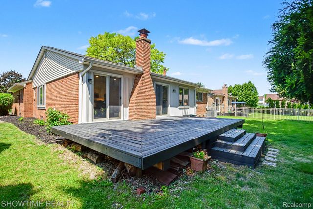 47726 Lexington Drive, Macomb Township, MI 48044