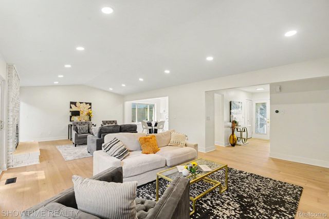 47726 Lexington Drive, Macomb Township, MI 48044