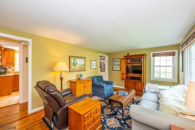 33 Glenview Dr, West Orange Twp., NJ 07052