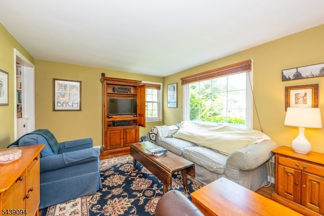 33 Glenview Dr, West Orange Twp., NJ 07052