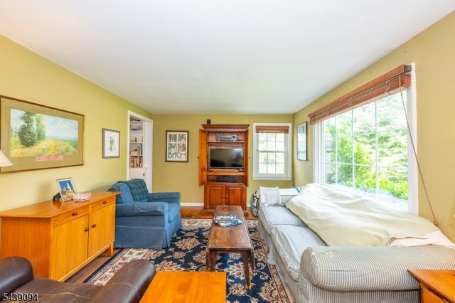 33 Glenview Dr, West Orange Twp., NJ 07052