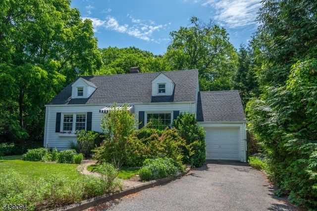 33 Glenview Dr, West Orange Twp., NJ 07052