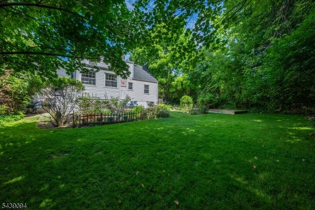 33 Glenview Dr, West Orange Twp., NJ 07052