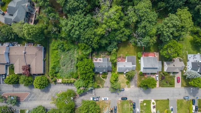 33 Glenview Dr, West Orange Twp., NJ 07052
