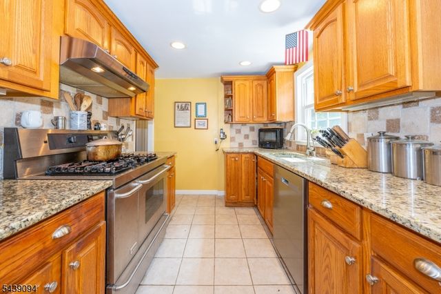 33 Glenview Dr, West Orange Twp., NJ 07052