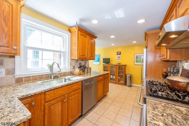 33 Glenview Dr, West Orange Twp., NJ 07052