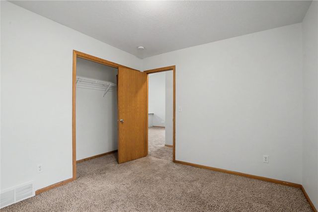 246 Whirlaway Lane, Fairfax, IA 52228