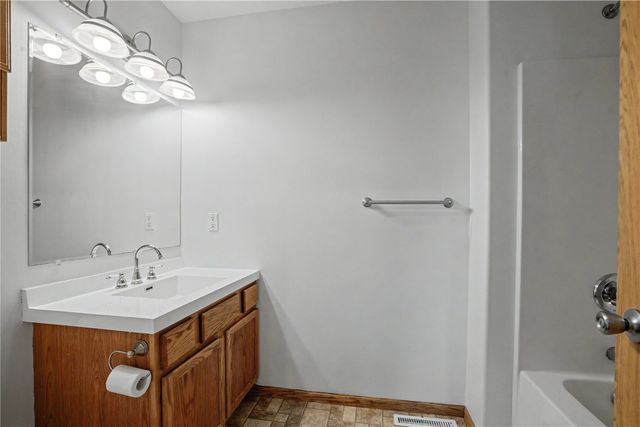 246 Whirlaway Lane, Fairfax, IA 52228