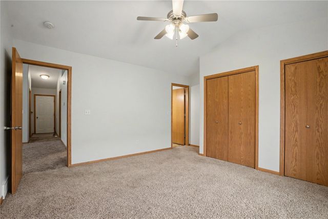 246 Whirlaway Lane, Fairfax, IA 52228