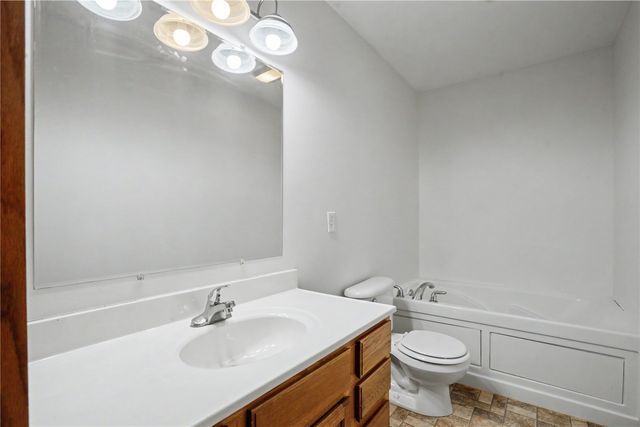 246 Whirlaway Lane, Fairfax, IA 52228