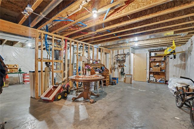 246 Whirlaway Lane, Fairfax, IA 52228