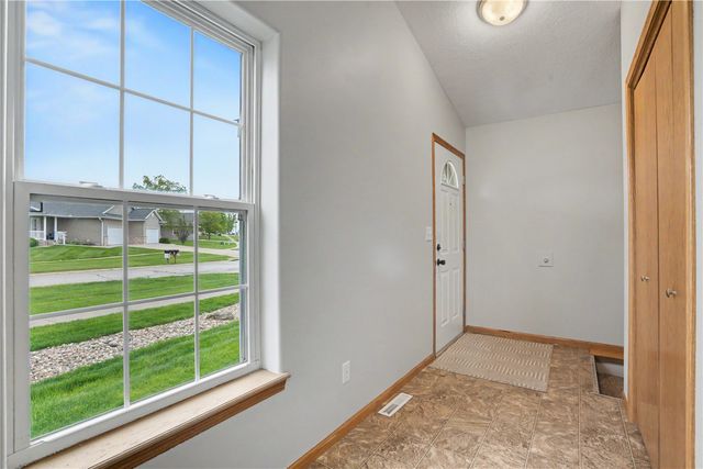 246 Whirlaway Lane, Fairfax, IA 52228