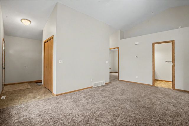 246 Whirlaway Lane, Fairfax, IA 52228