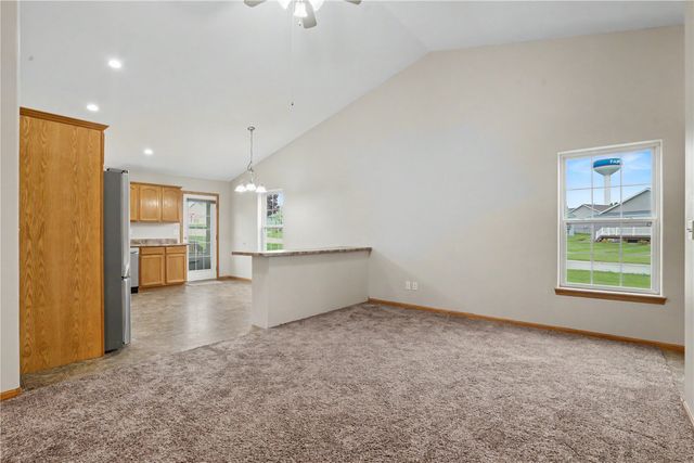 246 Whirlaway Lane, Fairfax, IA 52228