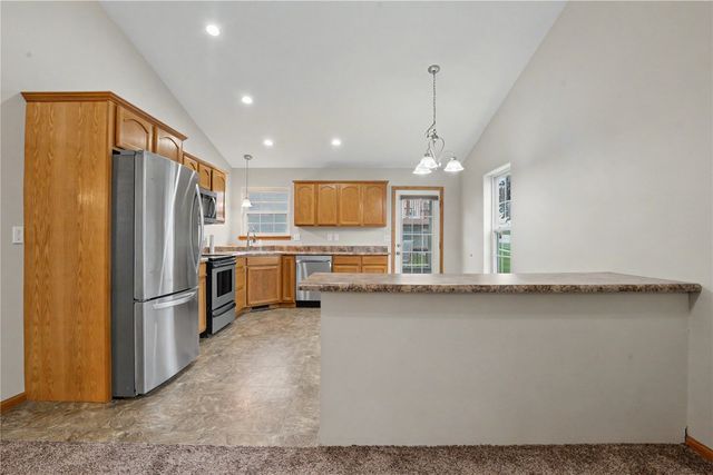 246 Whirlaway Lane, Fairfax, IA 52228