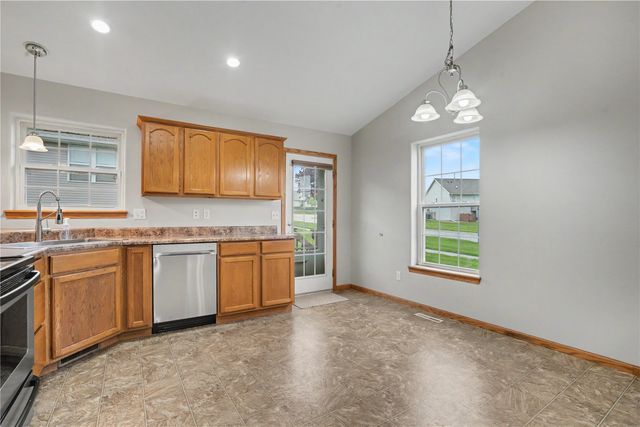 246 Whirlaway Lane, Fairfax, IA 52228
