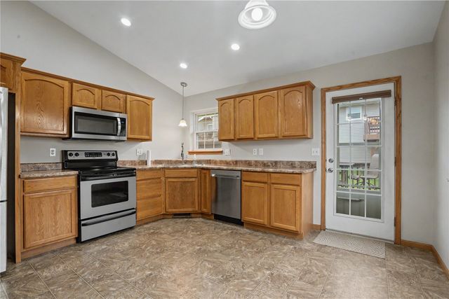 246 Whirlaway Lane, Fairfax, IA 52228