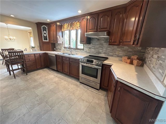 6371 Badger Drive, Lockport Town, NY 14094