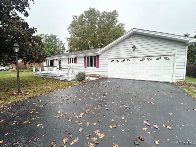 6371 Badger Drive, Lockport Town, NY 14094