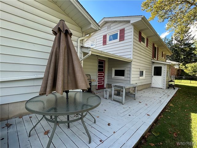 6371 Badger Drive, Lockport Town, NY 14094