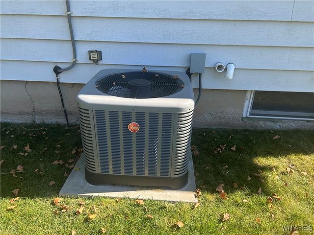 6371 Badger Drive, Lockport Town, NY 14094