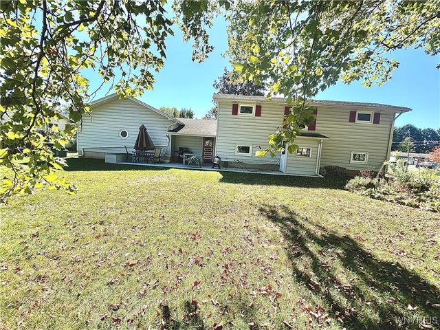 6371 Badger Drive, Lockport Town, NY 14094