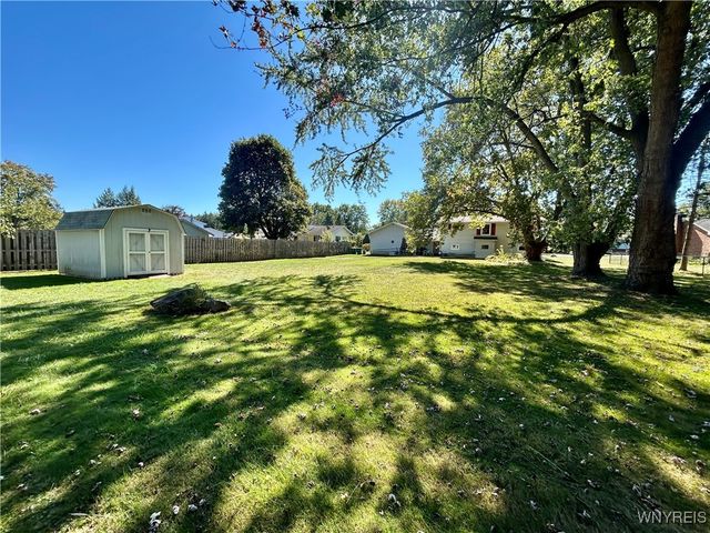 6371 Badger Drive, Lockport Town, NY 14094