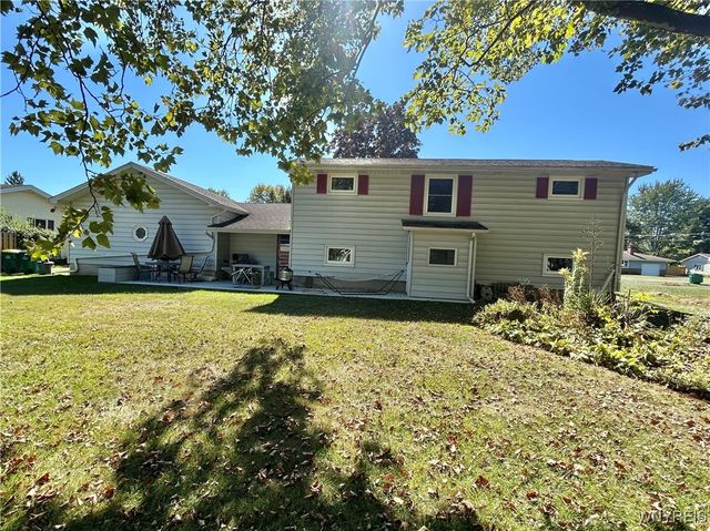 6371 Badger Drive, Lockport Town, NY 14094