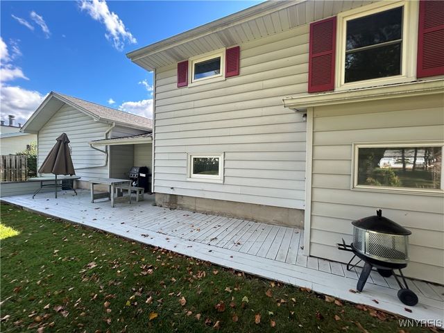 6371 Badger Drive, Lockport Town, NY 14094