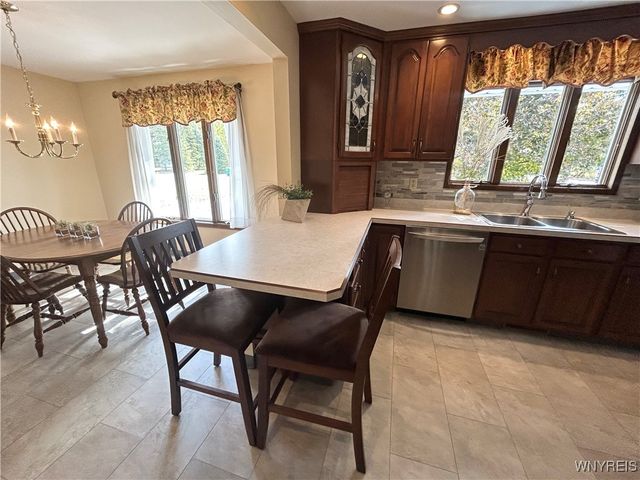 6371 Badger Drive, Lockport Town, NY 14094