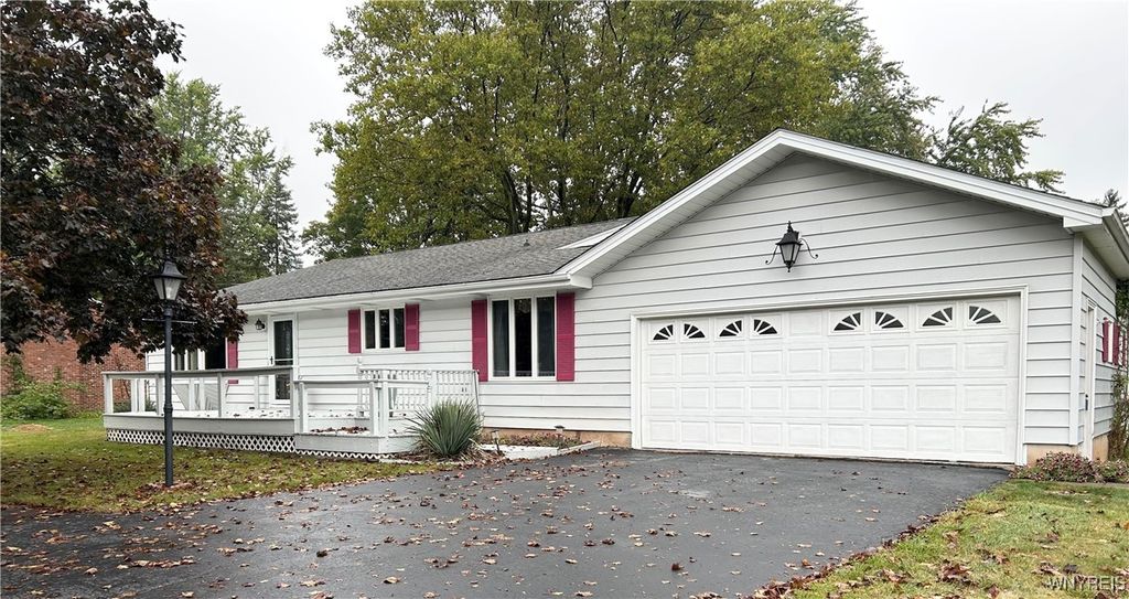 6371 Badger Drive, Lockport Town, NY 14094