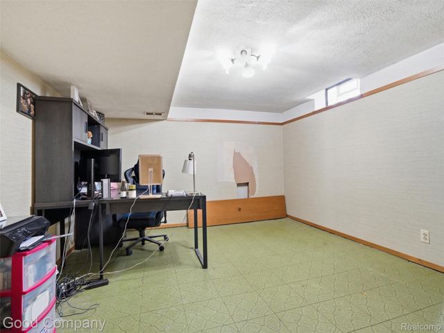 29191 McDonald Street, Roseville, MI 48066