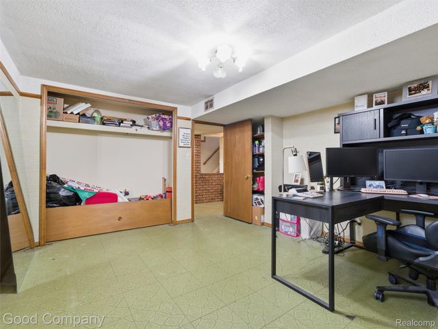 29191 McDonald Street, Roseville, MI 48066