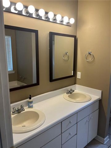 111 Green Point Way, Carrollton, GA 30117