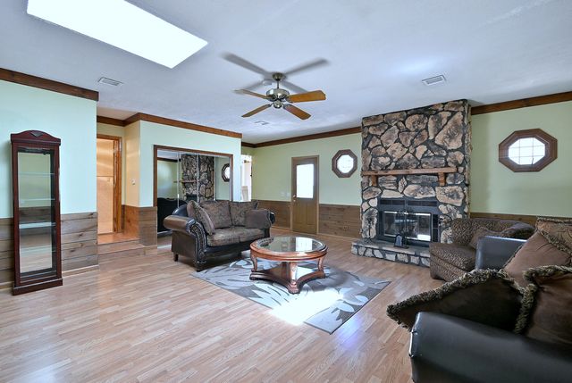 108 Cedar Circle, Streamwood, IL 60107