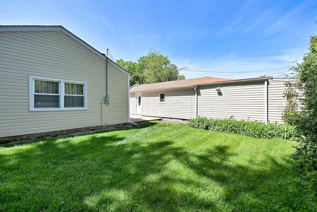 108 Cedar Circle, Streamwood, IL 60107