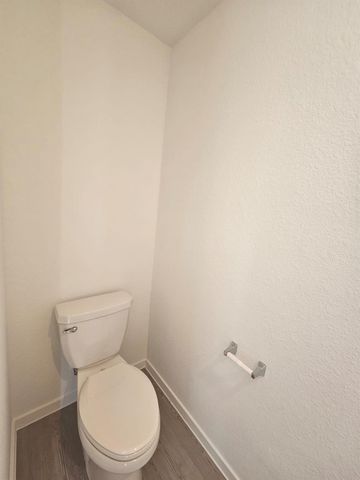 100 Silent Sky LN, Hutto, TX 78634