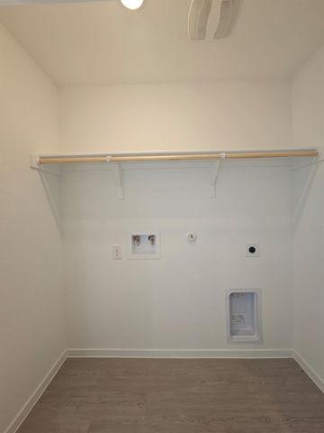 100 Silent Sky LN, Hutto, TX 78634