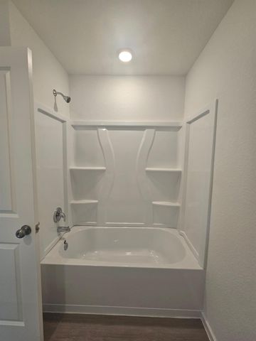 100 Silent Sky LN, Hutto, TX 78634