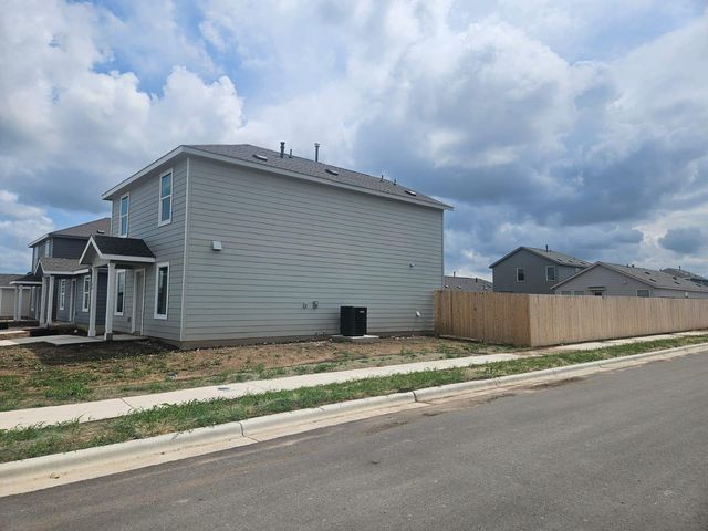 100 Silent Sky LN, Hutto, TX 78634