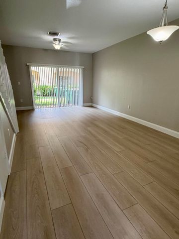 8884 N Isles Circle, Tamarac, FL 33321