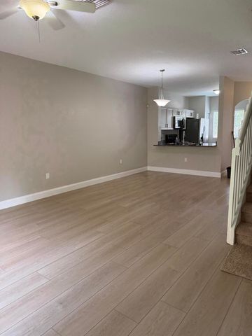 8884 N Isles Circle, Tamarac, FL 33321