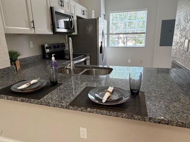 8884 N Isles Circle, Tamarac, FL 33321