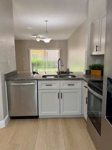 8884 N Isles Circle, Tamarac, FL 33321