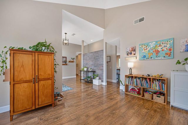 142 Blakeslee Way, Folsom, CA 95630