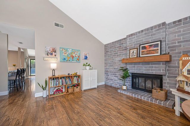 142 Blakeslee Way, Folsom, CA 95630