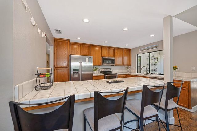 142 Blakeslee Way, Folsom, CA 95630