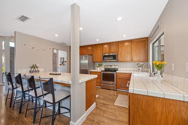 142 Blakeslee Way, Folsom, CA 95630