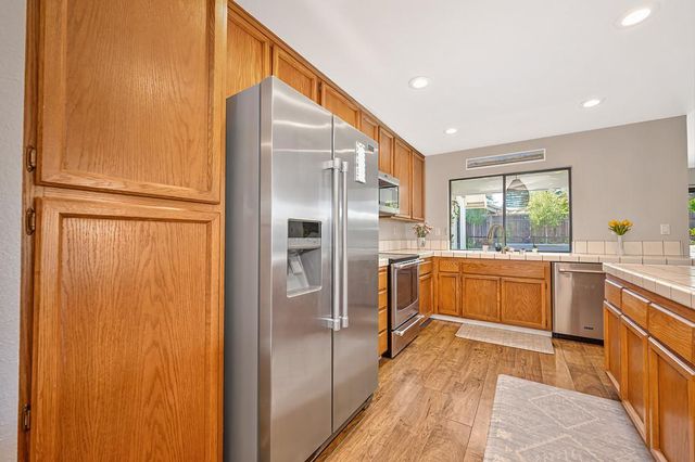 142 Blakeslee Way, Folsom, CA 95630