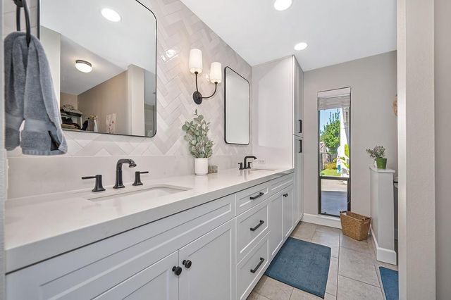 142 Blakeslee Way, Folsom, CA 95630